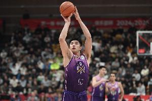 稳定输出！邹雨宸21分钟9中5拿到11分3板 三分2中1