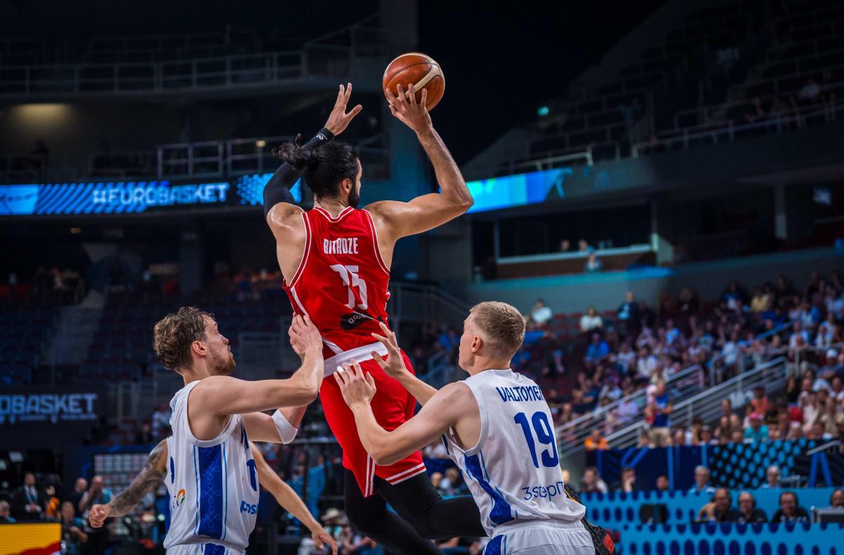 内线球星欧锦赛状态相当不错!魔术理应给他更高的战术地位?