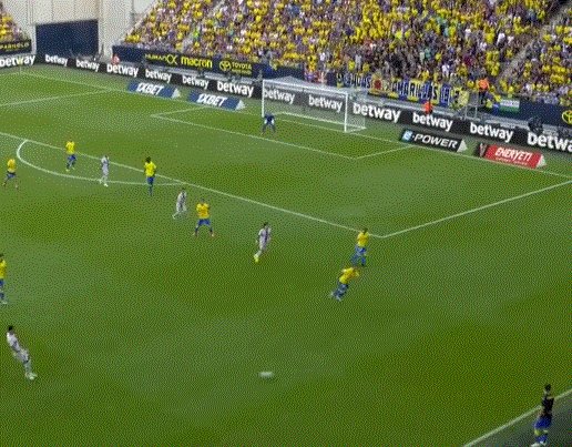 星空体育平台-【西甲】比赛一度中断 巴萨4比0客胜加迪斯