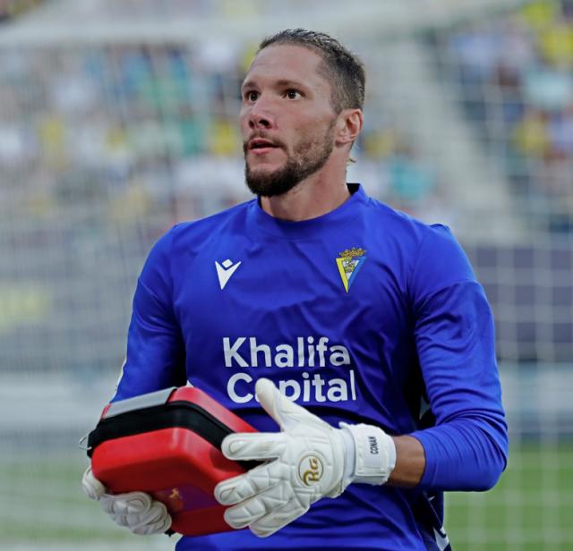 星空体育平台-【西甲】比赛一度中断 巴萨4比0客胜加迪斯