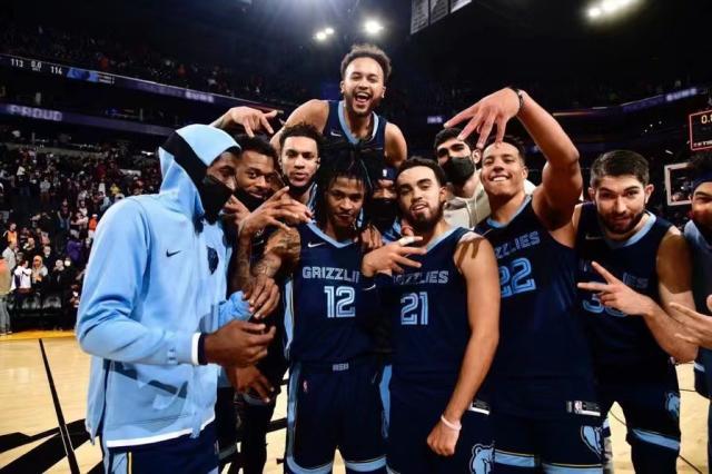 1652522346238052516.jpg 星空体育平台-拼尽全力无悔青春!年轻灰熊的未来会更美好吗?