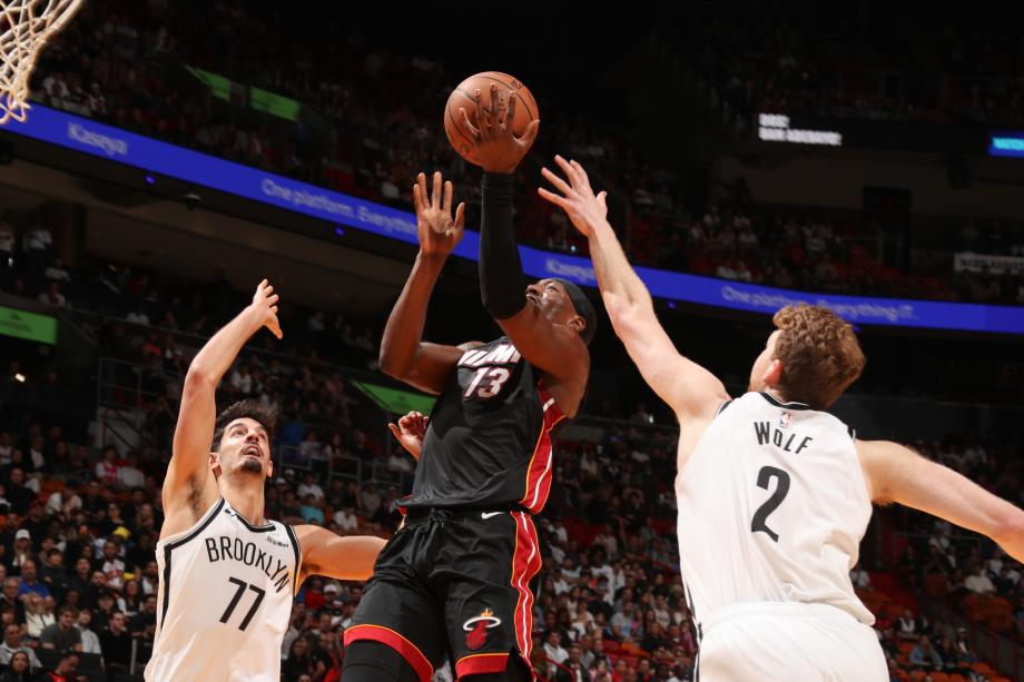 阿德巴约23+9+6希罗22+3 热火送篮网9连败