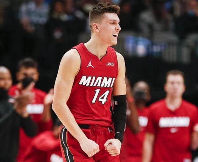 1635942152137014986.png 星空体育官方网站-前7战替补砍157分创历史 蜕变希罗剑指最佳第六人