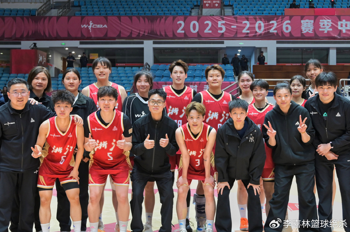 星空体育平台-轰34分+8记三分！中国女篮27岁三分王崛起：宫鲁鸣带她当奇兵？|董可尔|三分球|浙江女篮|排位赛|合肥女篮_新浪体育_新浪新闻