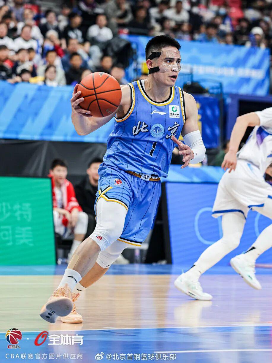 星空体育首页-最佳阵容荣耀入选，季后赛征程奋勇争先！