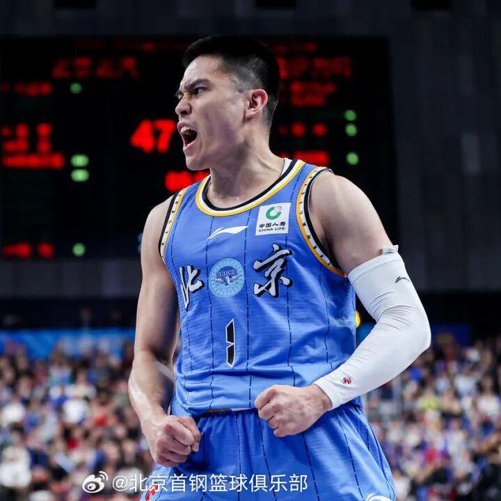 星空体育首页-最佳阵容荣耀入选，季后赛征程奋勇争先！