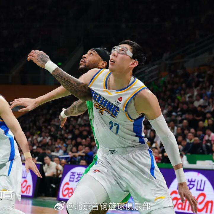 星空体育首页-最佳阵容荣耀入选，季后赛征程奋勇争先！