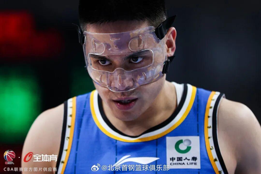 星空体育首页-最佳阵容荣耀入选，季后赛征程奋勇争先！