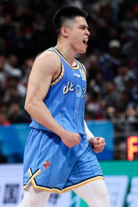 星空体育首页-最佳阵容荣耀入选，季后赛征程奋勇争先！