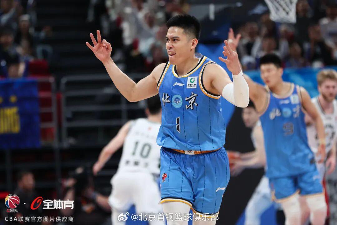 星空体育首页-最佳阵容荣耀入选，季后赛征程奋勇争先！