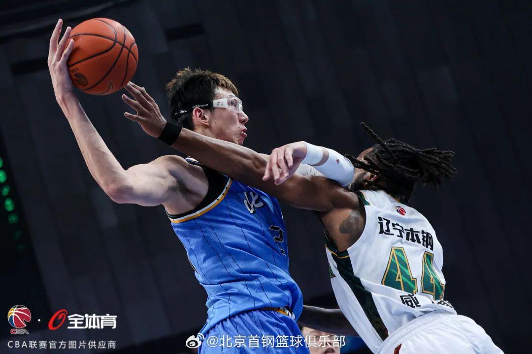 星空体育首页-最佳阵容荣耀入选，季后赛征程奋勇争先！