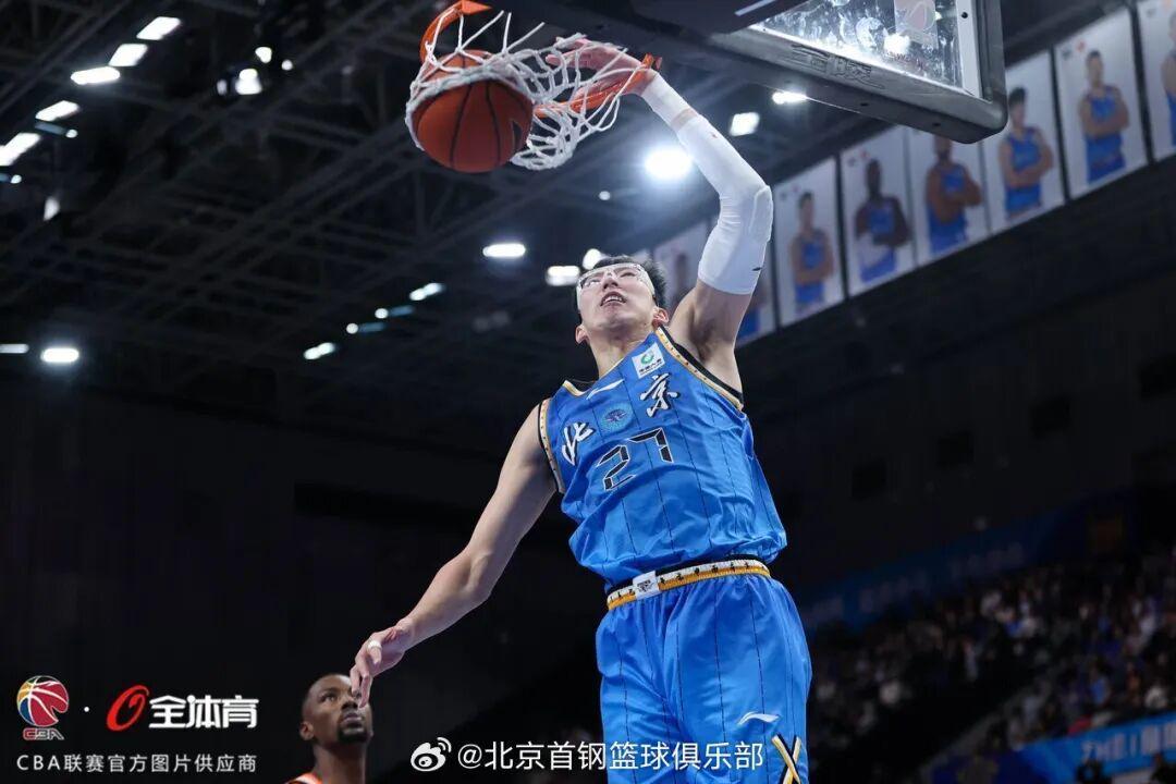 星空体育首页-最佳阵容荣耀入选，季后赛征程奋勇争先！