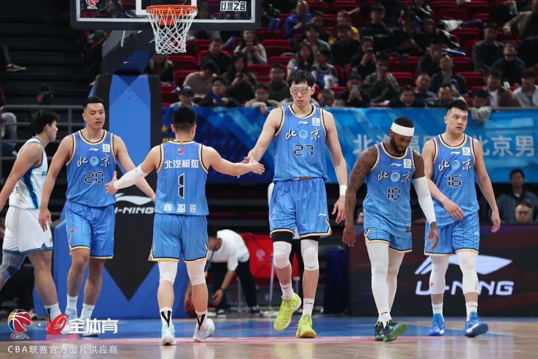 星空体育首页-最佳阵容荣耀入选，季后赛征程奋勇争先！