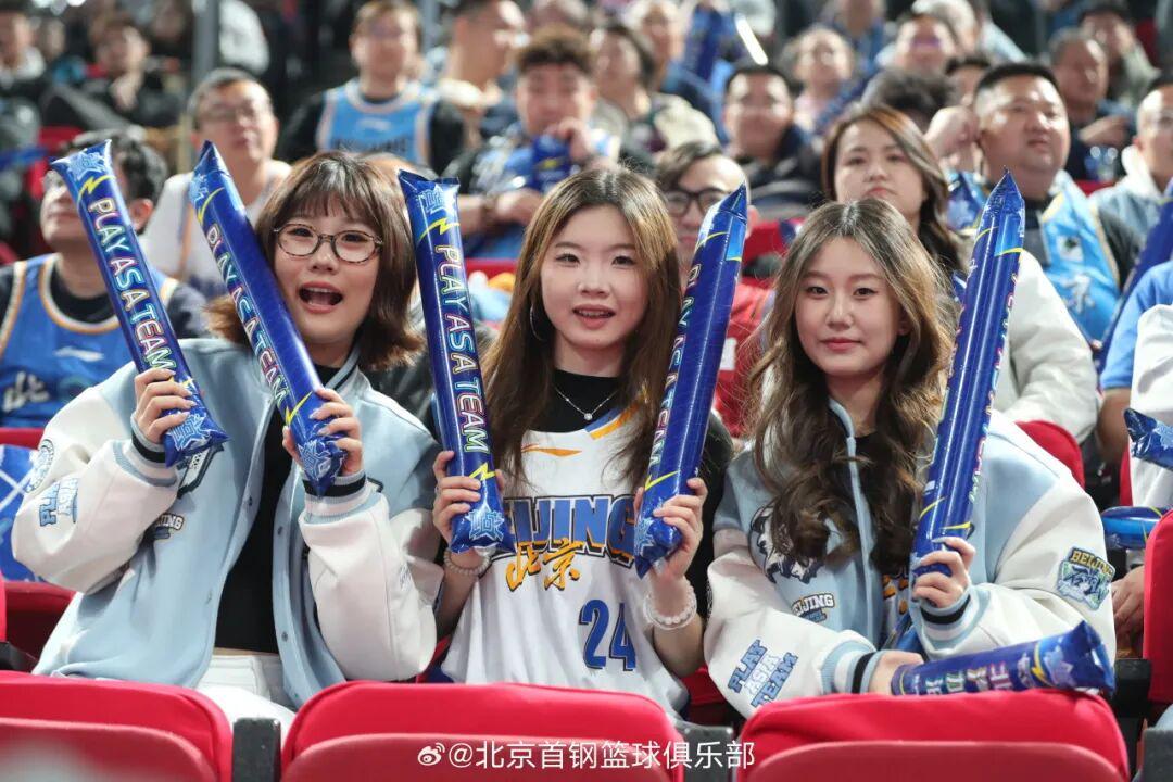 星空体育首页-最佳阵容荣耀入选，季后赛征程奋勇争先！