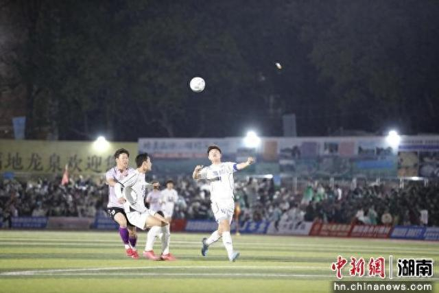 星空体育首页-湘苏千里绿茵会  永州新田与扬州高邮以球续情谊|新田二中|林波|赵宇锐|唐小晴|高邮市_新浪体育_新浪新闻